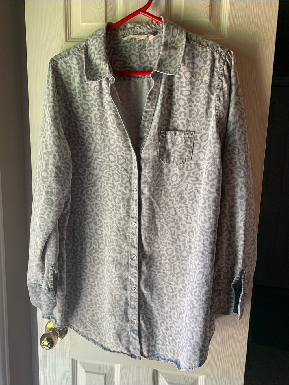 Soft-surroundings Gray Leopard Tunic Top with V Neck Button Up size XL